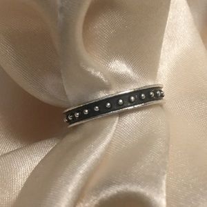 ❤️ 2 for $10 PRICE DROP 
Single Strand Stud adjustable toe ring